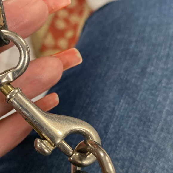 Black coach - Picture 7 of 10